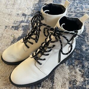 Baretraps Amysue Combat Bootie, Cream, Women Size 9.5 ($100 NEW)